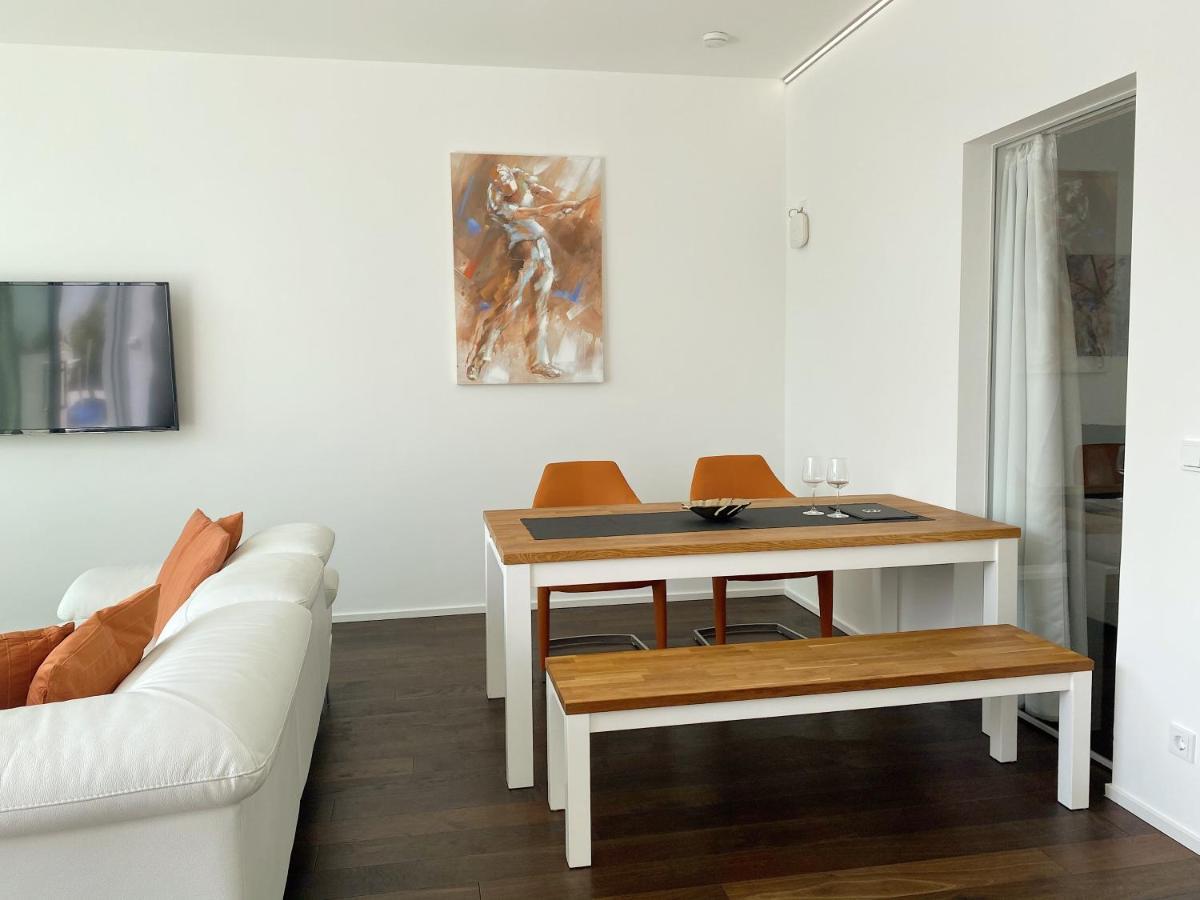 Weingut-Aparthotel Olinger メーリング エクステリア 写真