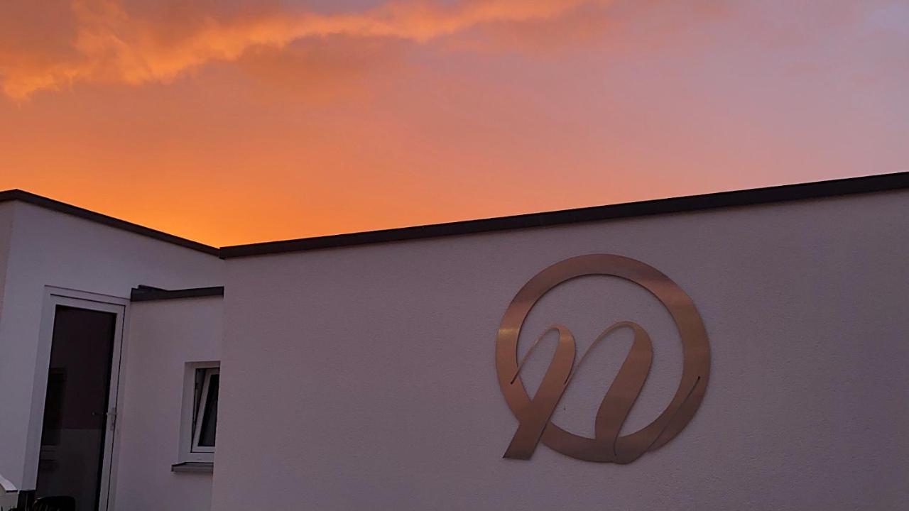 Weingut-Aparthotel Olinger メーリング エクステリア 写真