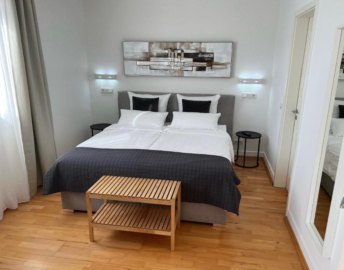 Weingut-Aparthotel Olinger メーリング 部屋 写真