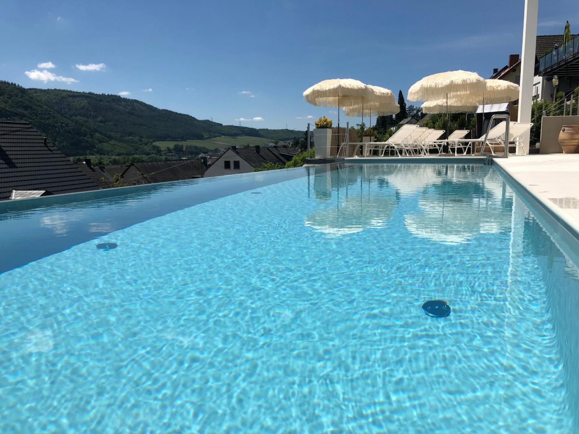 Weingut-Aparthotel Olinger メーリング エクステリア 写真